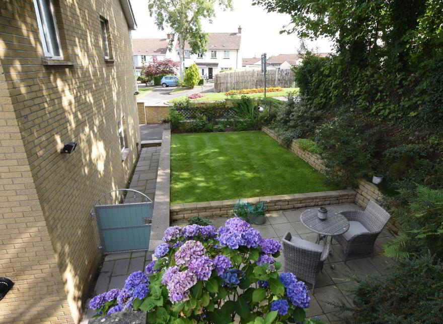 12 Arnold Grove, Lower Ballinderry, Antrim, BT28 2JL