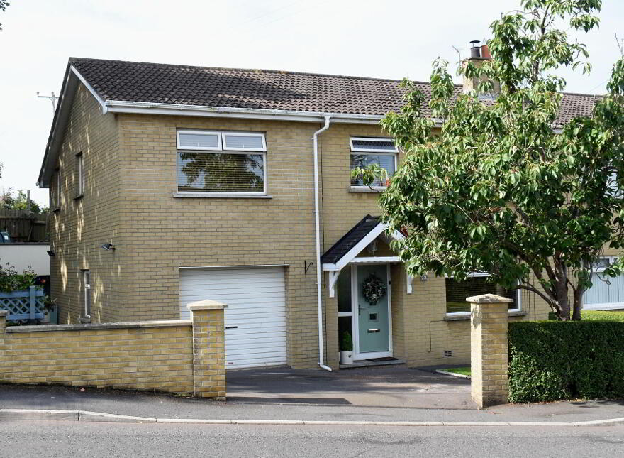 12 Arnold Grove, Lower Ballinderry, Antrim, BT28 2JL