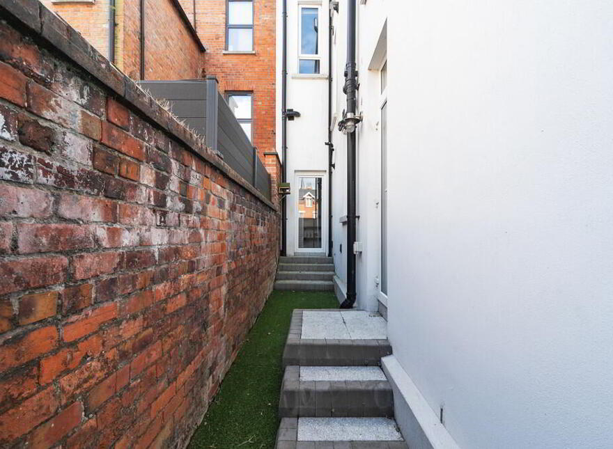 1 Portland House, 13 Wellington Park, Malone Road, Belfast, BT9 6DJ