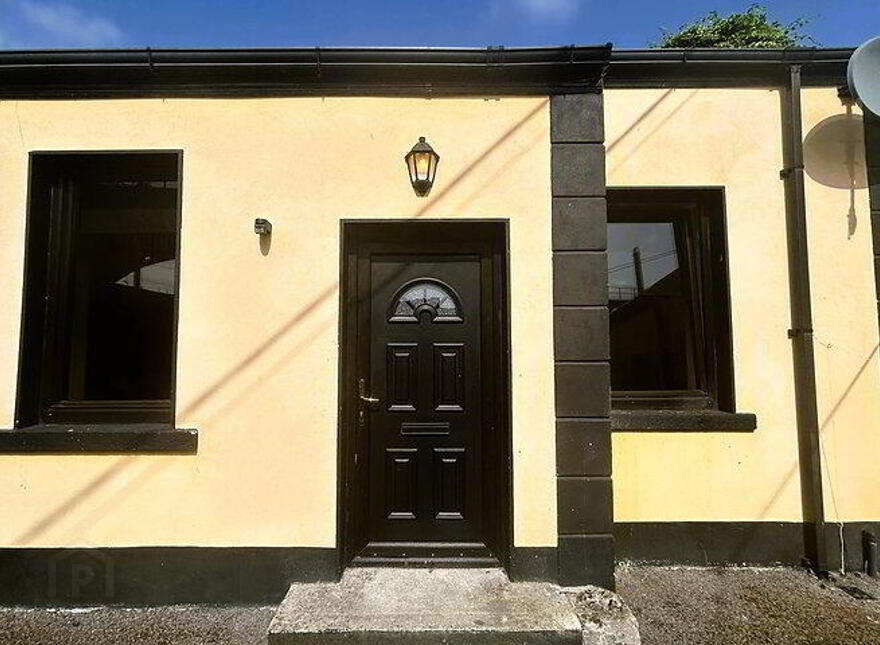 13 Academy Street, Navan