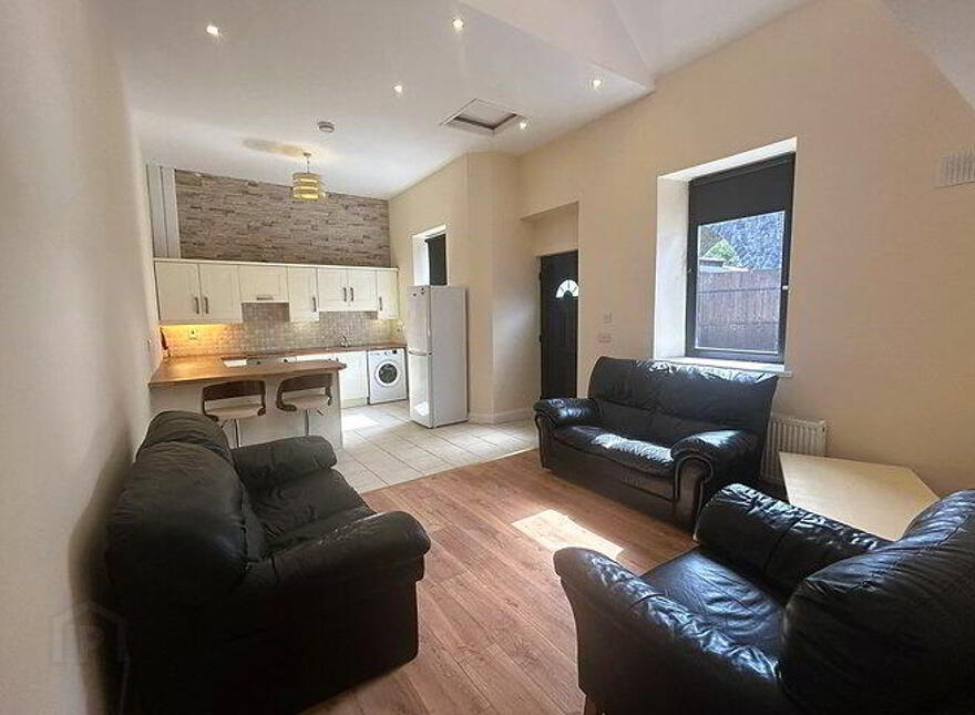 13 Academy Street, Navan