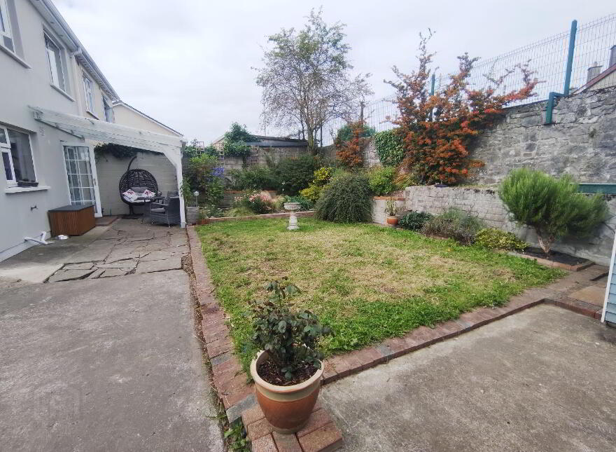 16 Ballysimon Crescent, Fairgreen Road, Garryowen