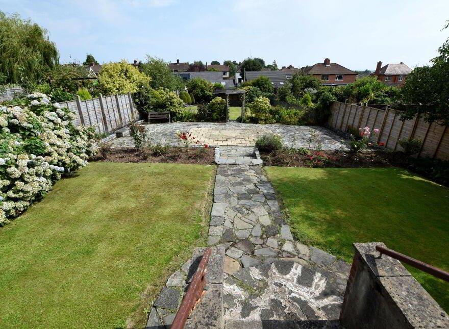 18 Carrisbrook Gardens, Lisburn, BT27 4PN
