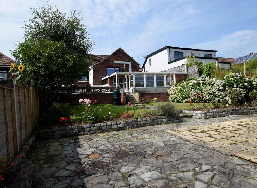 18 Carrisbrook Gardens, Lisburn, BT27 4PN
