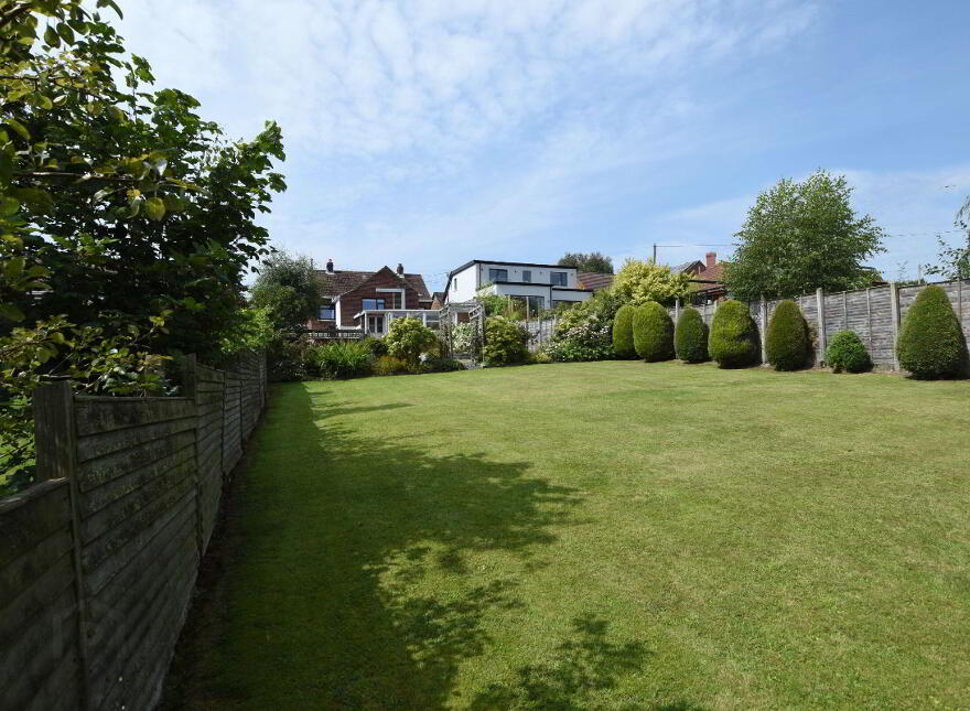 18 Carrisbrook Gardens, Lisburn, BT27 4PN