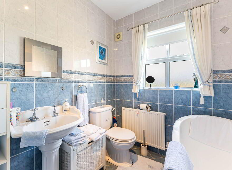 1 St James Meadow, Crumlin, BT29 4GU
