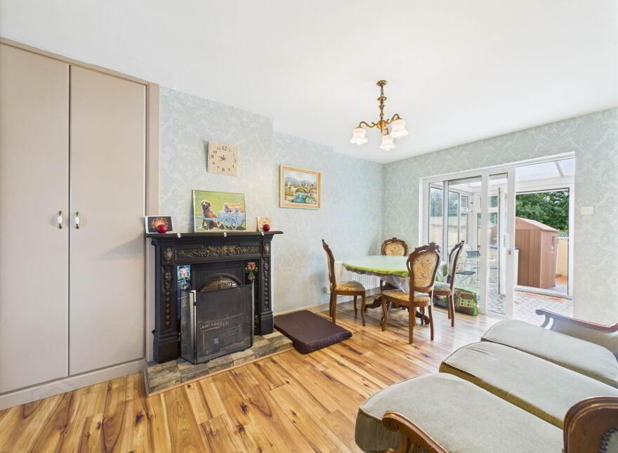 30 Saint Johns Terrace, Carrick-On-Suir, E32X235
