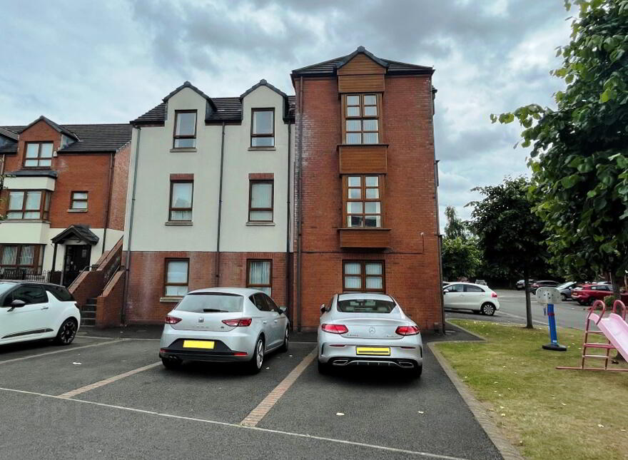 92 Redwood Grove, Dunmurry, BT17 9RN