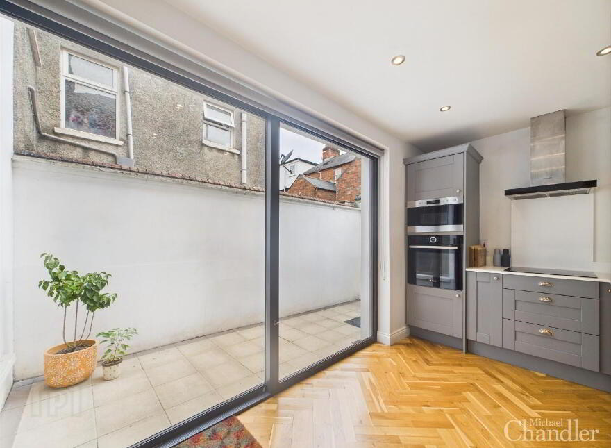 32 Deramore Avenue, Belfast, BT7 3ER