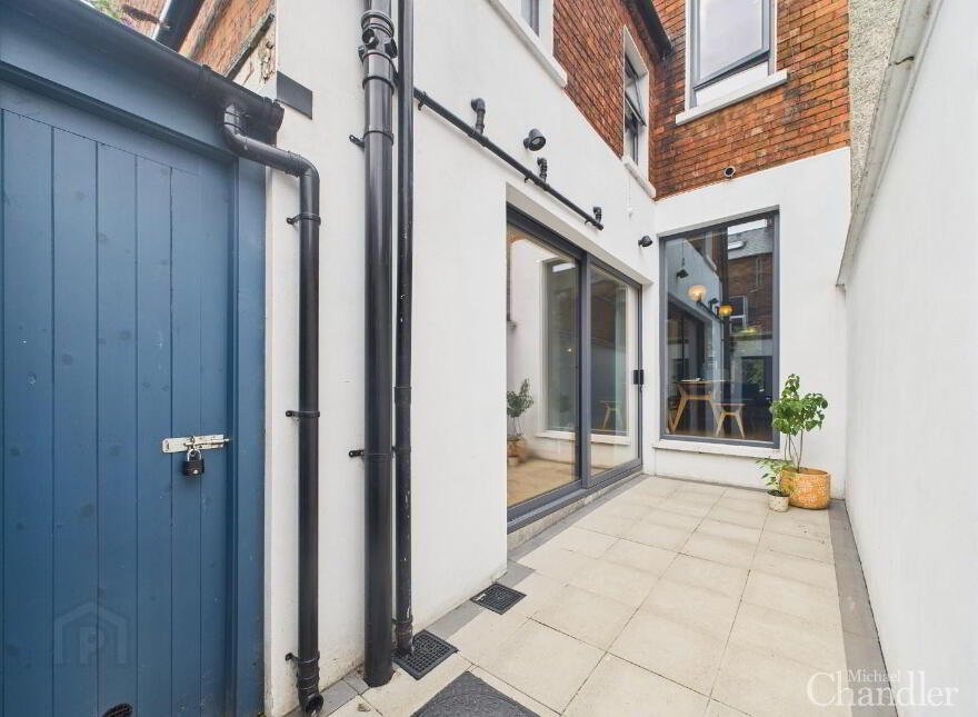 32 Deramore Avenue, Belfast, BT7 3ER