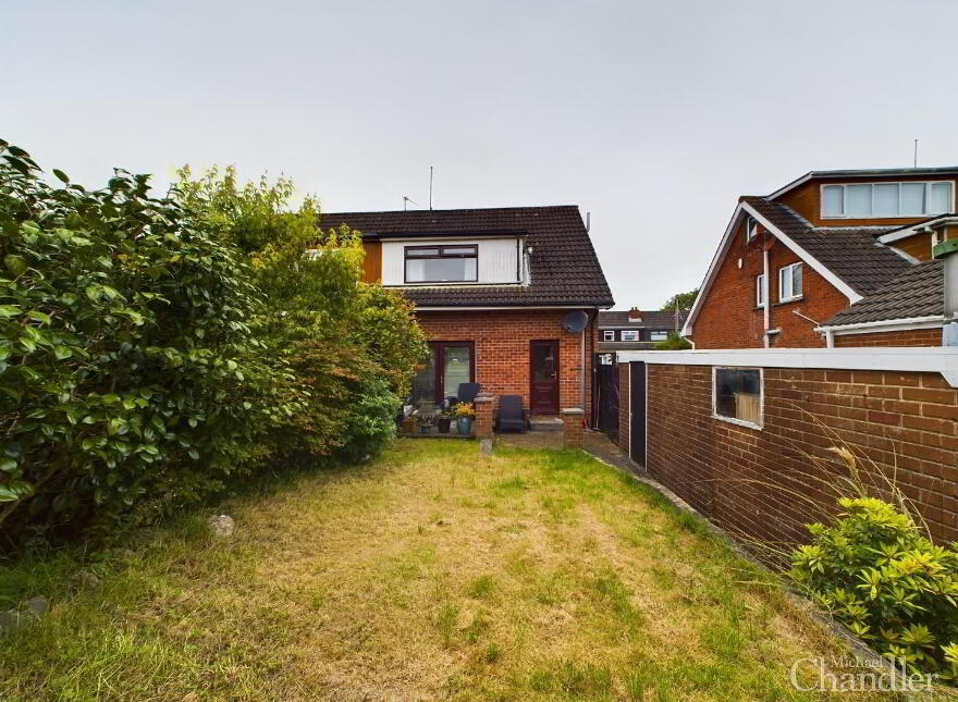 45 Lough Moss Park, Carryduff, BT8 8PD