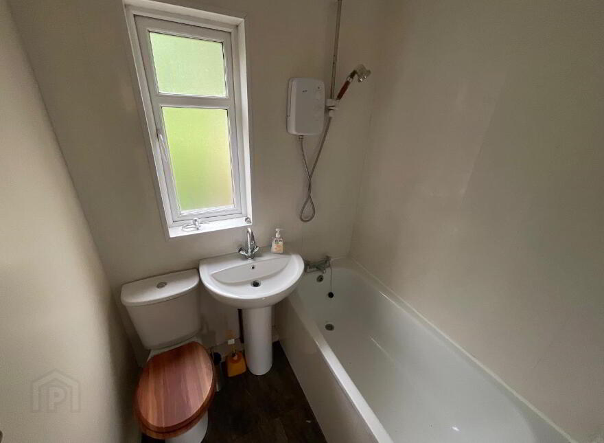 100 Shore Road, Belfast, BT15 3QA