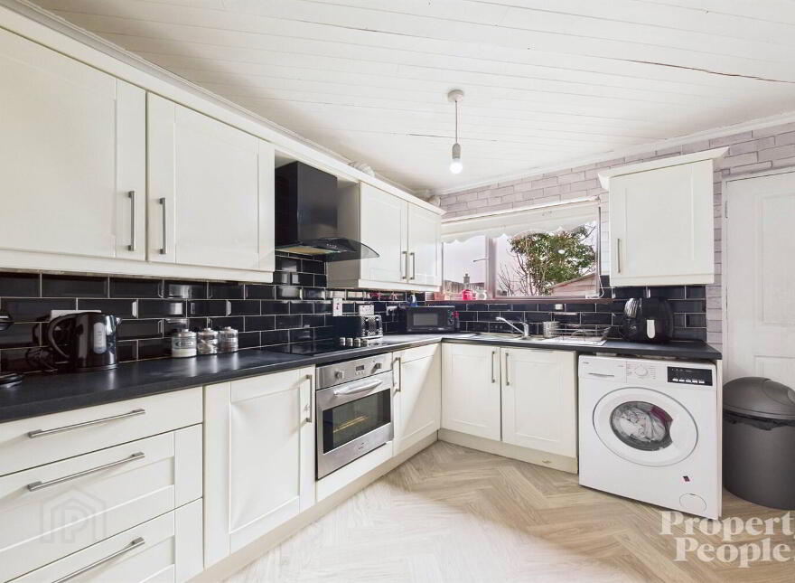 3 New Barnsley Green, Belfast, BT12 7HS