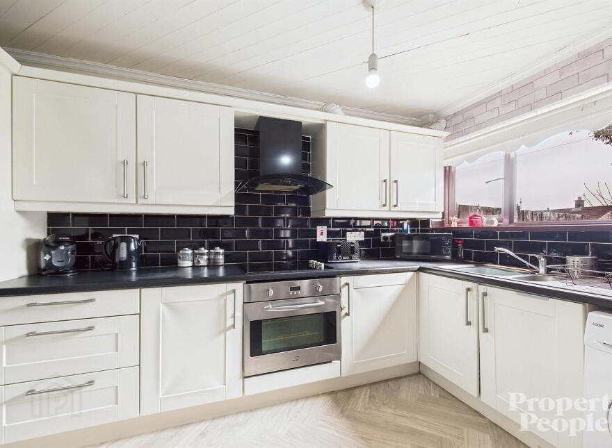 3 New Barnsley Green, Belfast, BT12 7HS