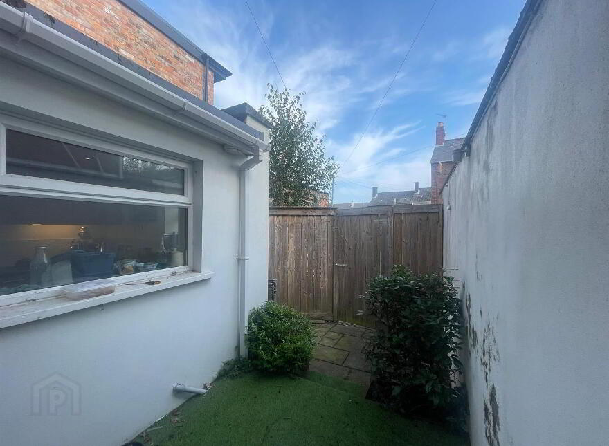 92 Downshire Road, Holywood, BT18 9LY
