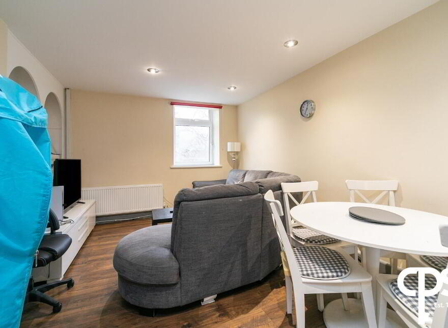 8 Salisbury Court, Belfast, BT7 1DD