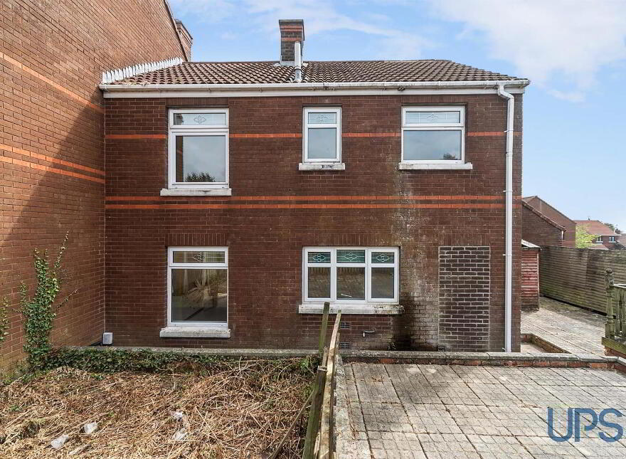 18 Woodside View, Poleglass, Belfast, BT17 0ST