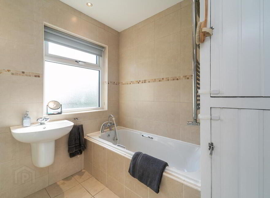 204 Sicily Park, Upper Lisburn Road, Belfast, BT10 0AQ