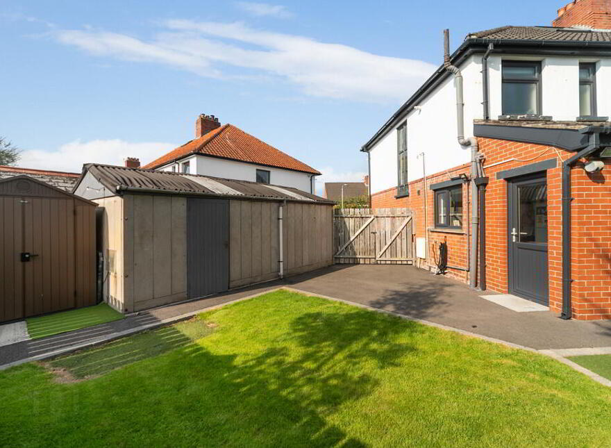 204 Sicily Park, Upper Lisburn Road, Belfast, BT10 0AQ