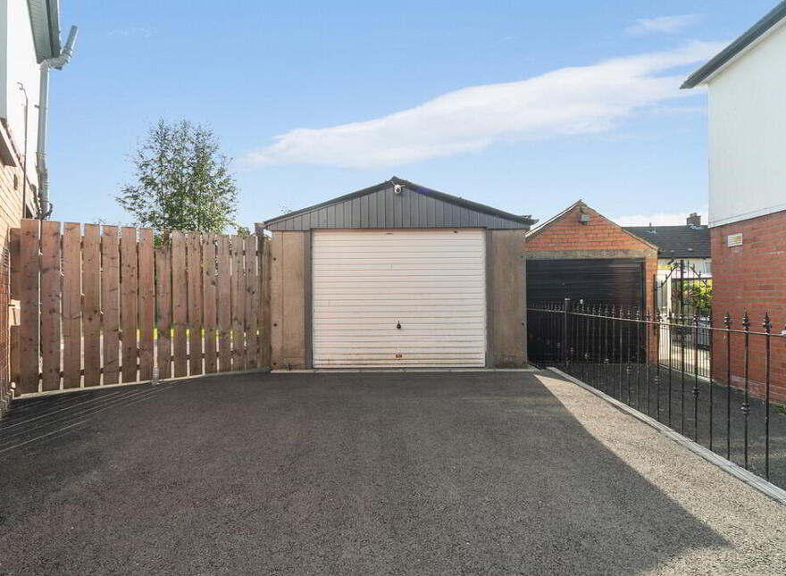 204 Sicily Park, Upper Lisburn Road, Belfast, BT10 0AQ