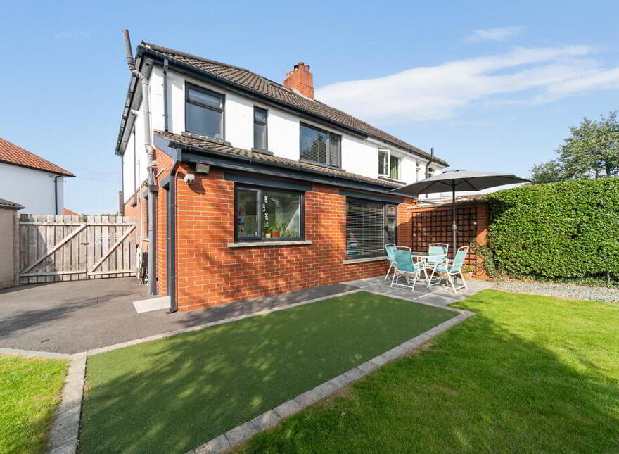 204 Sicily Park, Upper Lisburn Road, Belfast, BT10 0AQ