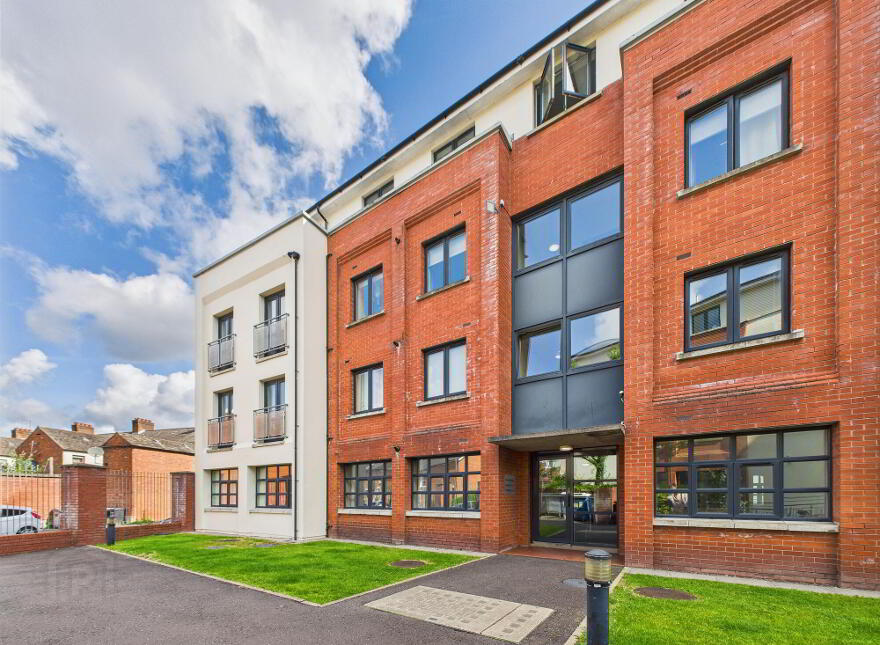 Apt 6, Chichester Building, Old Bakers Court , Ravenhill Road, Belfast, BT6 8QX
