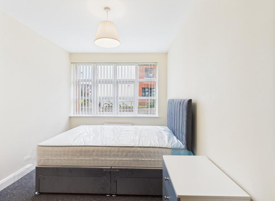 Apt 6, Chichester Building, Old Bakers Court , Ravenhill Road, Belfast, BT6 8QX