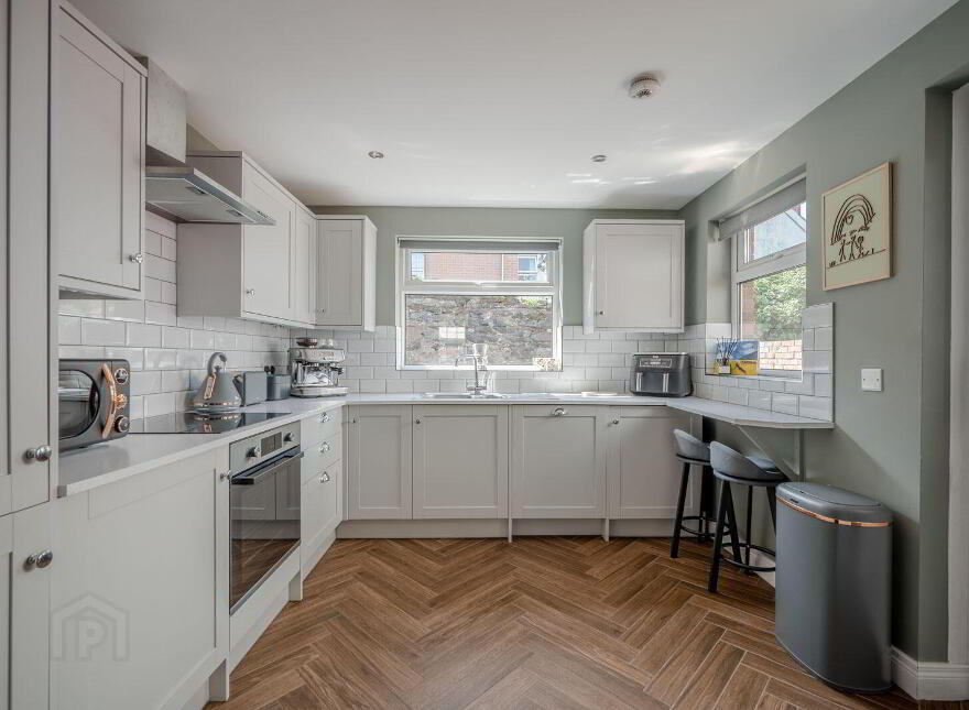 29 Downshire Road, Holywood, BT18 9LX