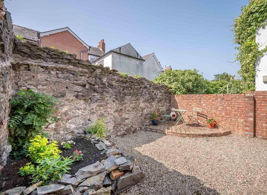 29 Downshire Road, Holywood, BT18 9LX