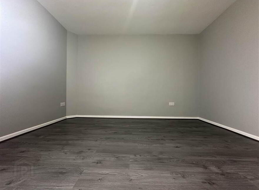 4 Burnaby Place, Belfast, BT12 5QS