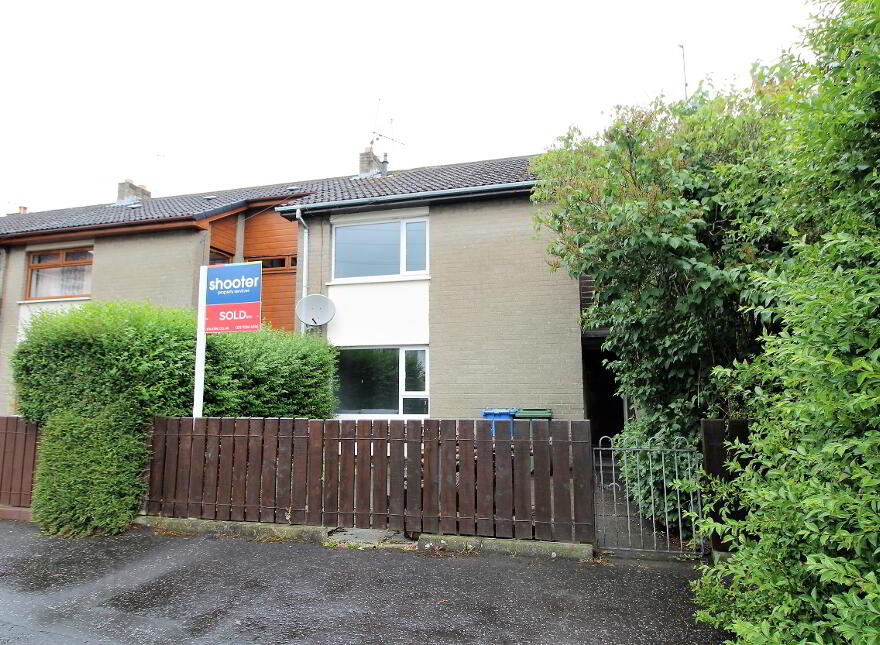 4 Taylor Square, Lisburn, BT28 1HA photo