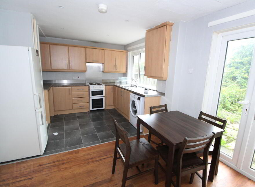4 Taylor Square, Lisburn, BT28 1HA