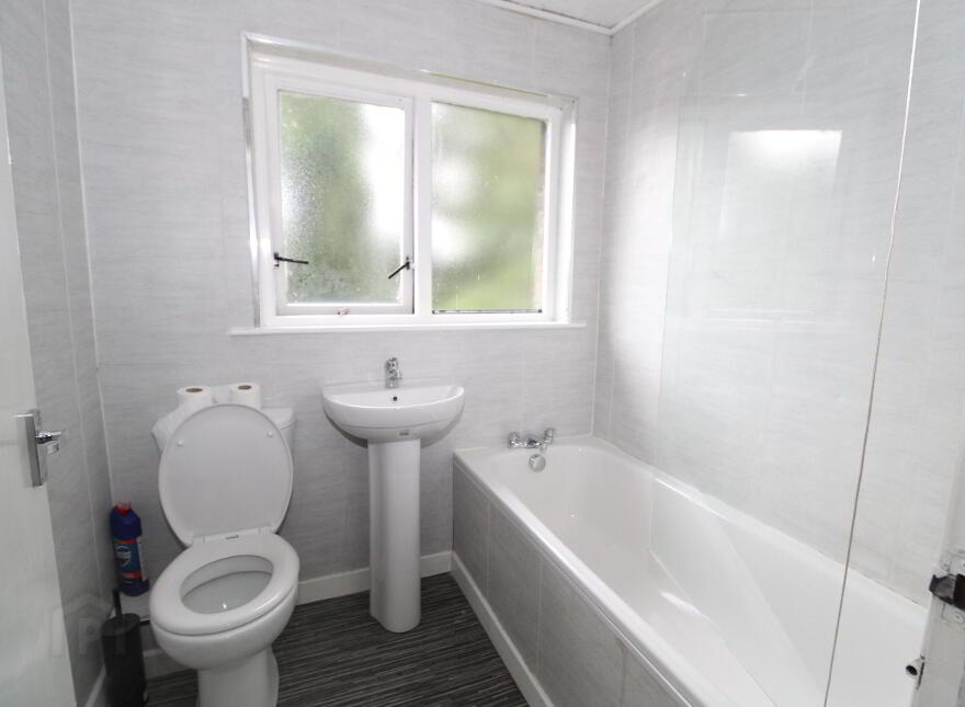 4 Taylor Square, Lisburn, BT28 1HA