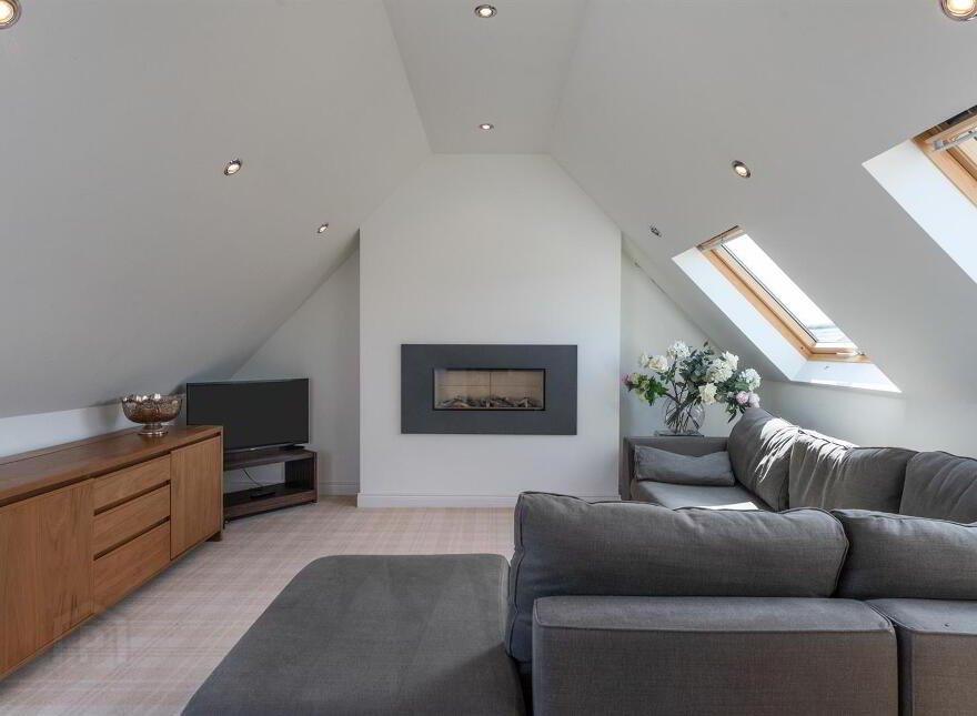 10 Stockbridge Road, Donaghadee, BT21 0PN