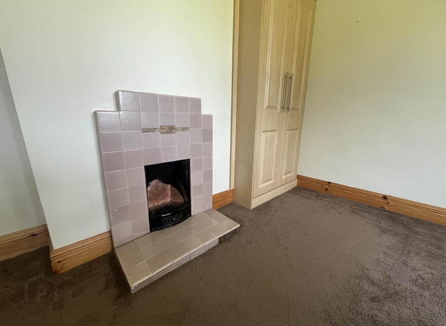 Claremount, Claremorris, F12ER22