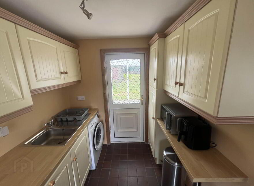 Claremount, Claremorris, F12ER22