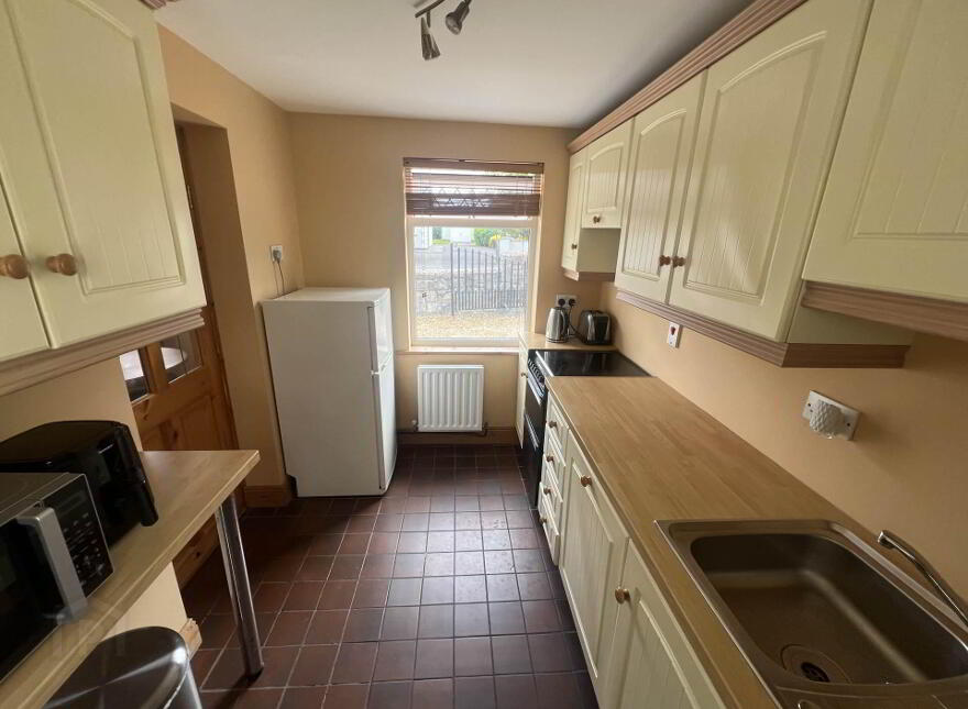 Claremount, Claremorris, F12ER22