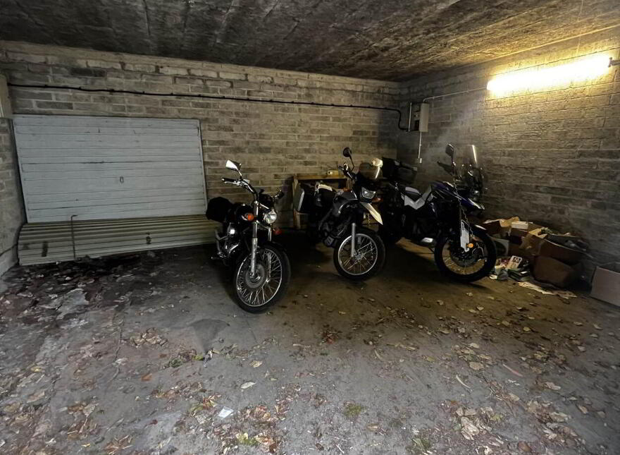Double Garage, Ardoyne House, Pembroke Park, Ballsbridge, Dublin, D04F3C3