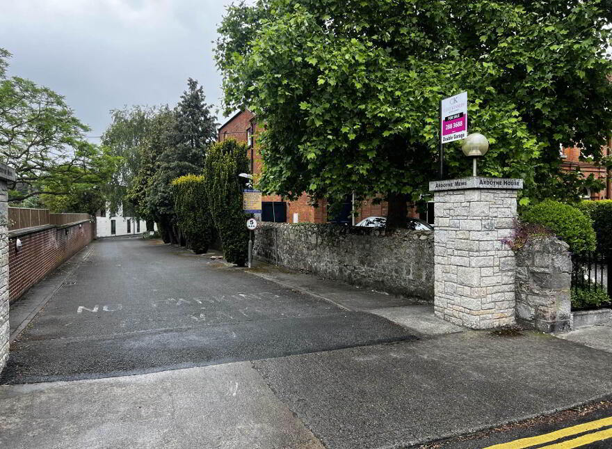 Double Garage, Ardoyne House, Pembroke Park, Ballsbridge, Dublin, D04F3C3 photo