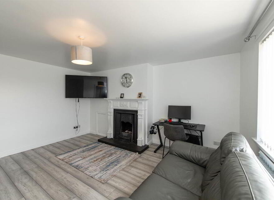 10 Leaside Gardens, Downpatrick, BT30 6QE