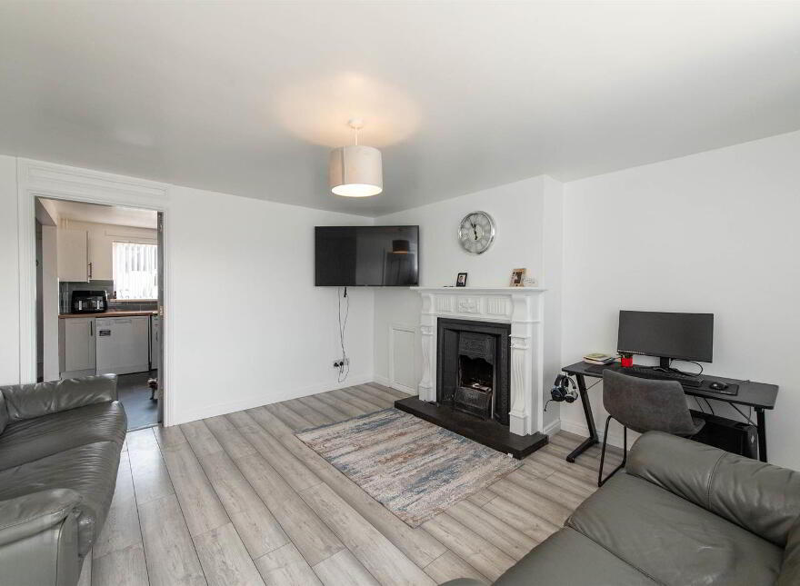 10 Leaside Gardens, Downpatrick, BT30 6QE