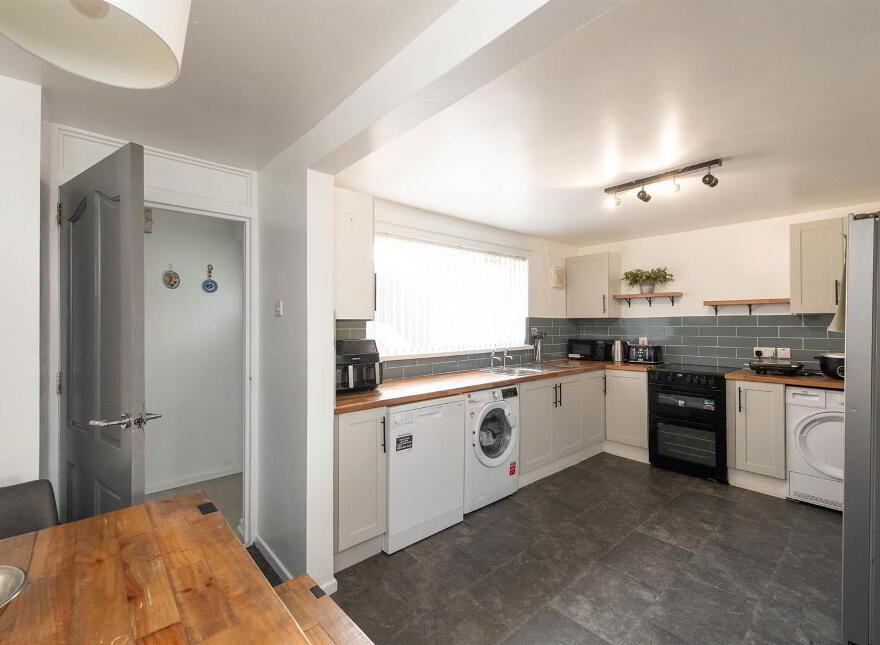 10 Leaside Gardens, Downpatrick, BT30 6QE