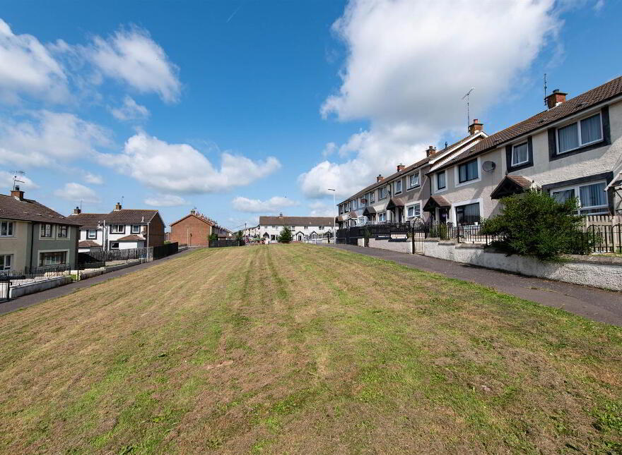 10 Leaside Gardens, Downpatrick, BT30 6QE