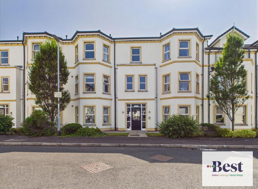 37 Corran Mews, Larne, BT40 1FH photo