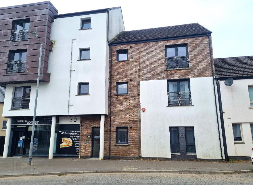 25 Woodbrook Avenue, Lisburn, BT28 2ZG photo