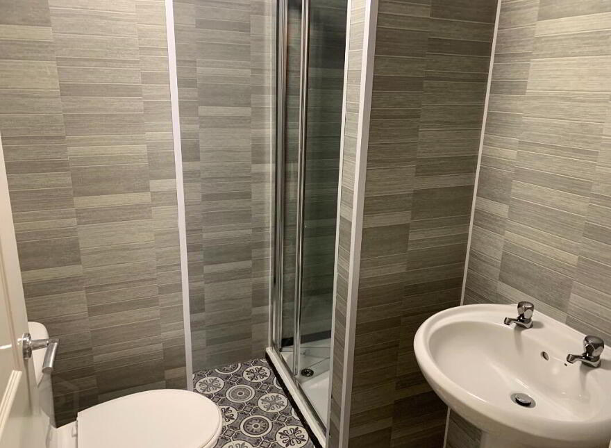 Apt 1, 121 Falls Road, Belfast, BT12 6AA