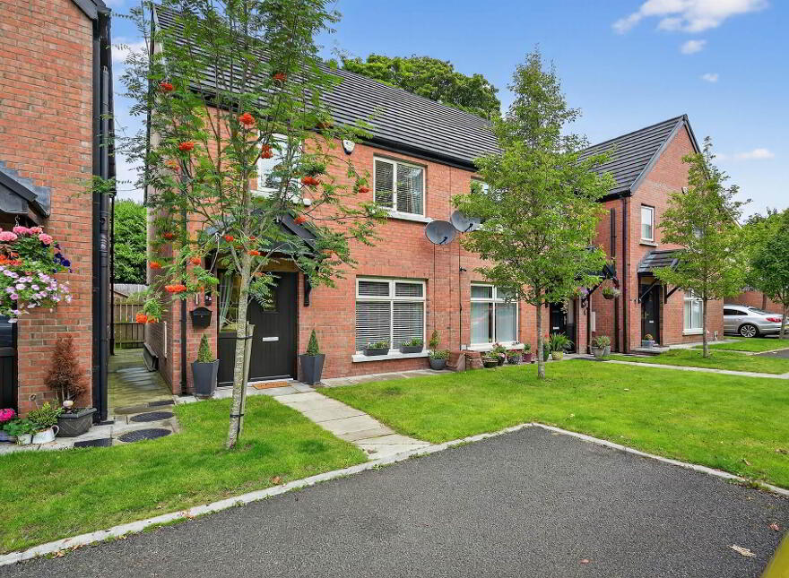 2b The Green, Dunmurry, Belfast, BT17 0EH photo
