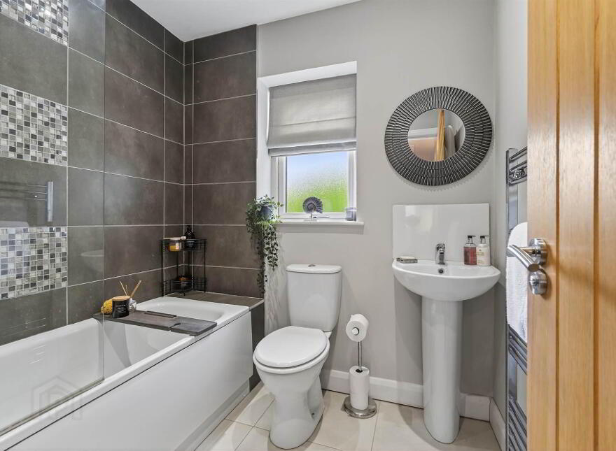 2b The Green, Dunmurry, Belfast, BT17 0EH
