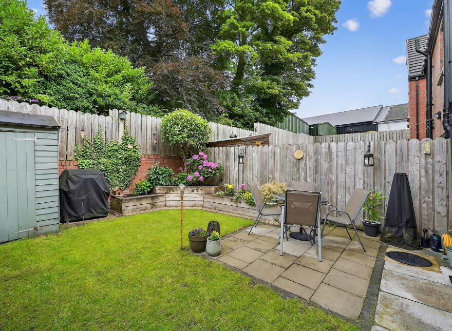 2b The Green, Dunmurry, Belfast, BT17 0EH
