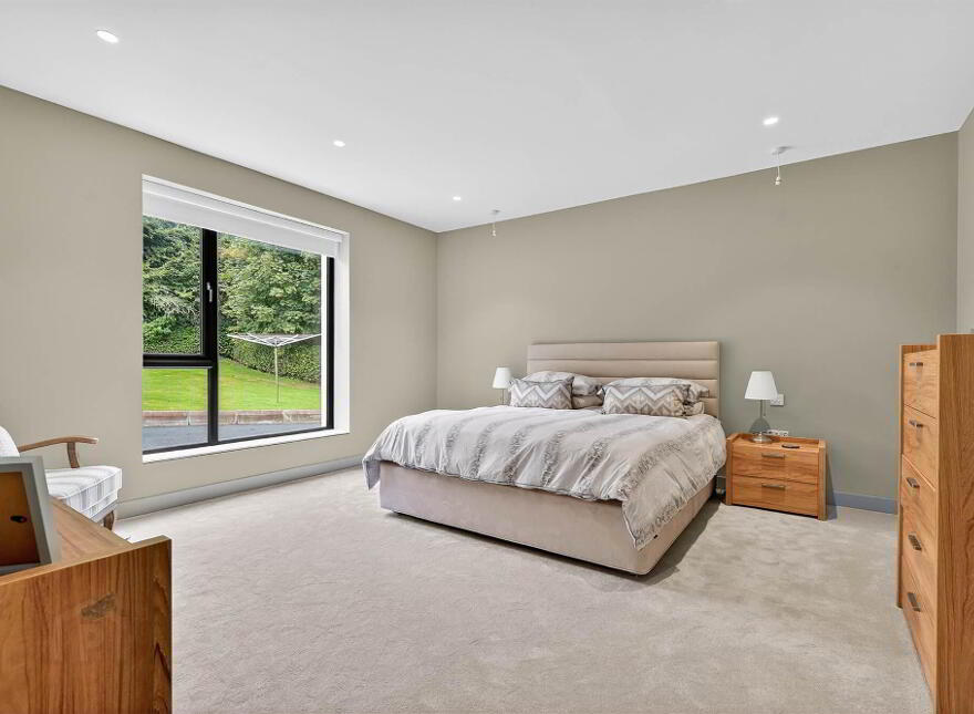 8 Ballynahatty Road, Belfast, BT8 8LE